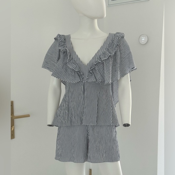 BCBG MaxAzria Flutter-Sleeve Romper Size XS White n Blue Striped - Picture 3 of 11